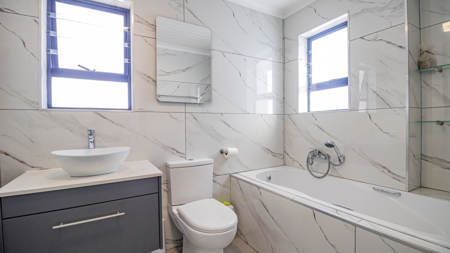 4 Bedroom Property for Sale in Blue Lagoon Western Cape